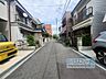 外観：前面道路の様子♪