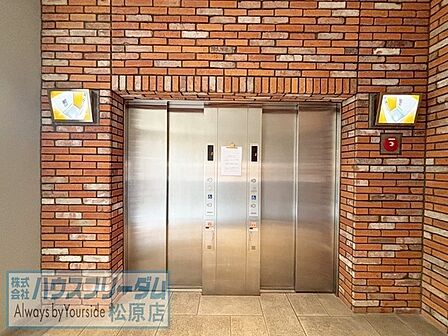 エレベーターは2基ございます♪
