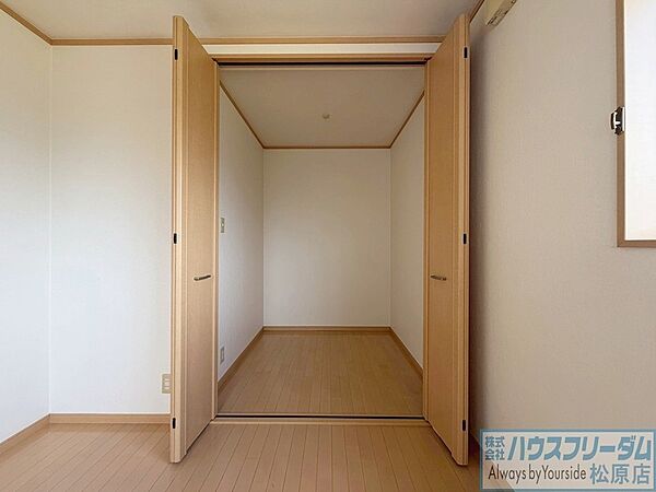 洋室？のウォークインクローゼットはこちら♪