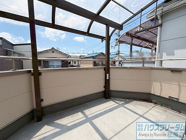 屋根付きで急な雨でも安心です。