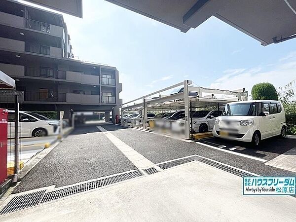 敷地Ｐ/駐車場はこちら♪