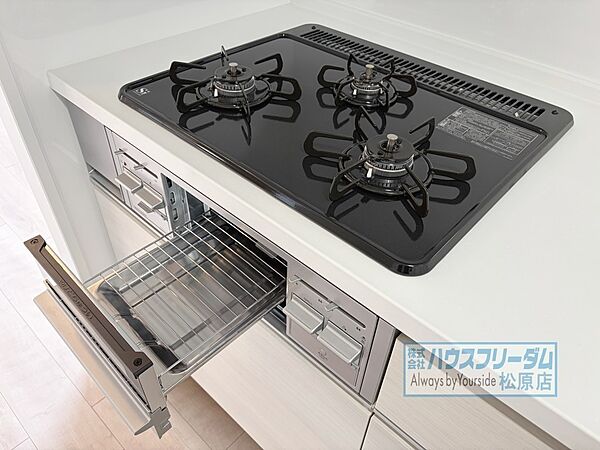3つ口コンロで毎日のお料理もはかどります♪