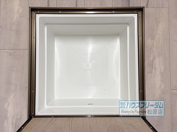 床下を活用し、居住空間を削らず収納できます！