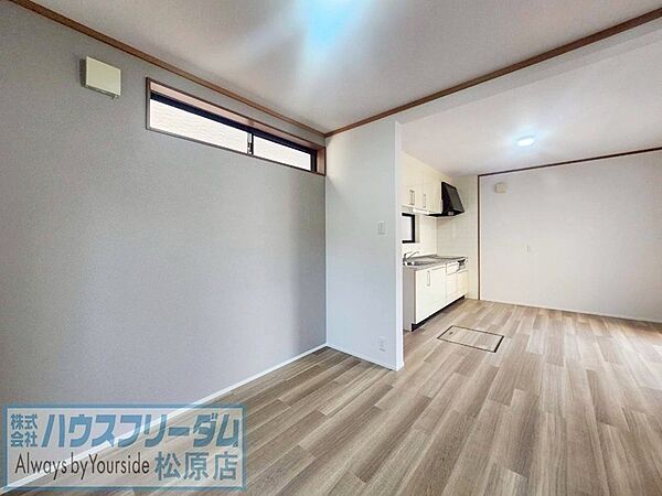 居間/どんな家具にも合わせやすいナチュラルな内装♪
