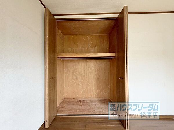 2階6帖洋室？・収納
