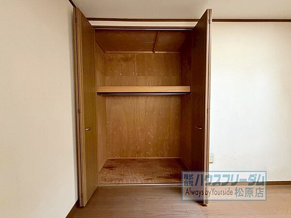 2階6帖洋室？・収納