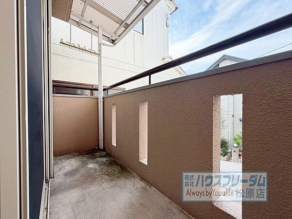 バルコニーは2箇所有り便利です