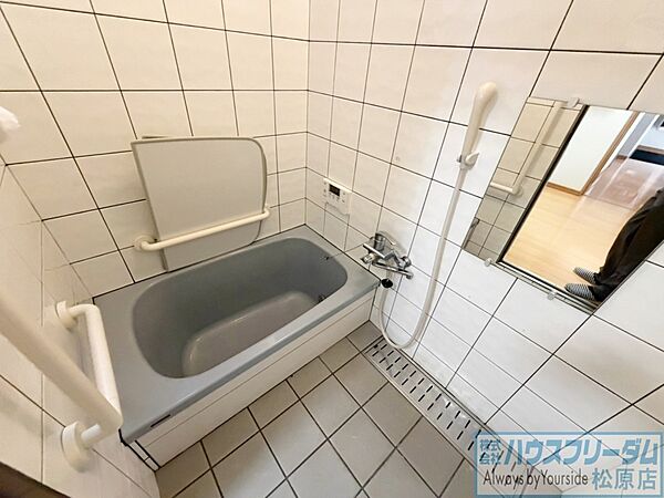 無駄のないコンパクトな浴室でリラックス♪