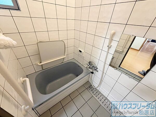 窓があるので入浴後にはしっかりと換気が出来ます！