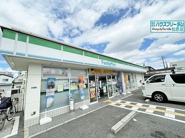ファミリーマート一津屋三丁目店