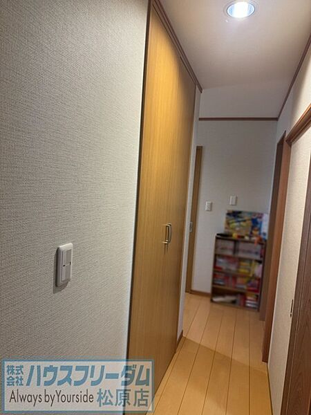 2階ホールにも収納有り♪