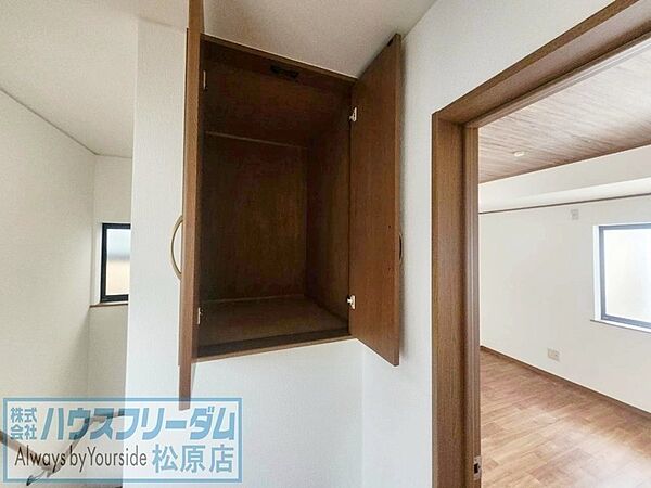 2階ホール収納