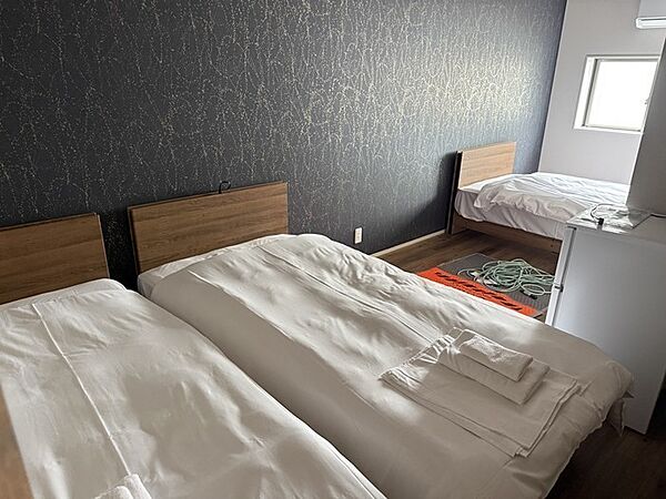 落ち着いた色合いのお部屋は寝室におすすめ。