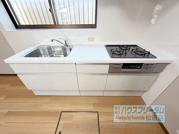 収納豊富で調理器具や調味料も出し入れしやすいです♪