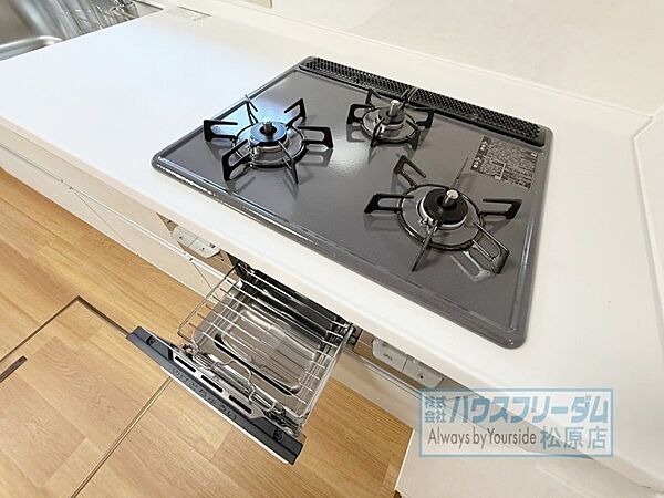 3つ口コンロで毎日のお料理もはかどります♪