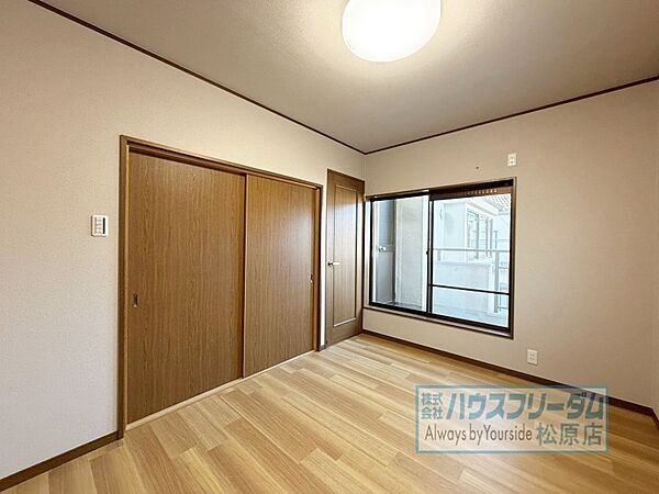 2階南側約5.7帖洋室を別角度から♪