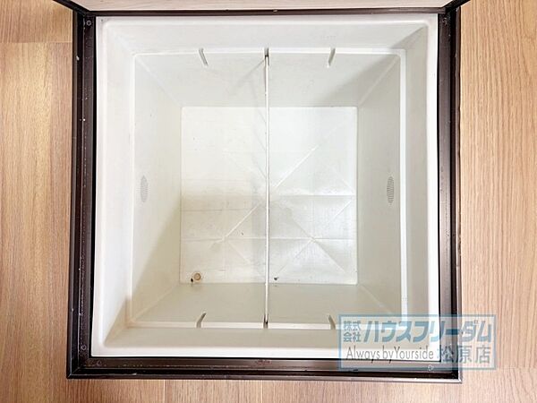 床下を活用し、居住空間を削らず収納できます！
