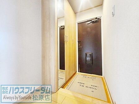 収納が完備された玄関