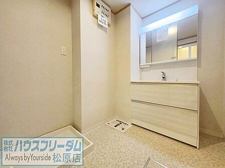広々とした洗面脱衣所で身支度もスムーズに行えます