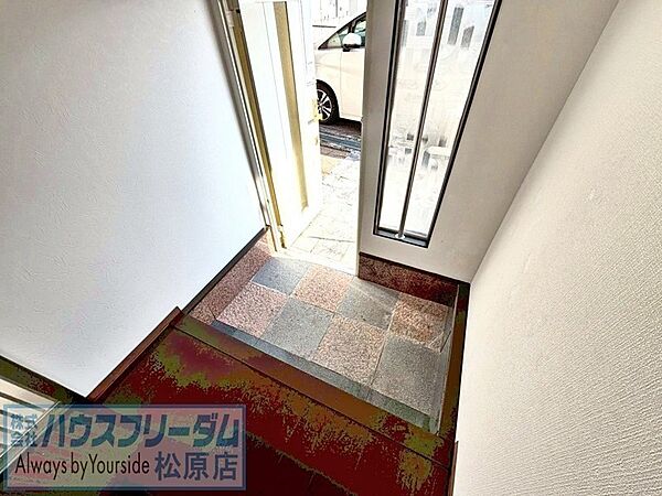玄関　※写真は入居前に撮影したものです