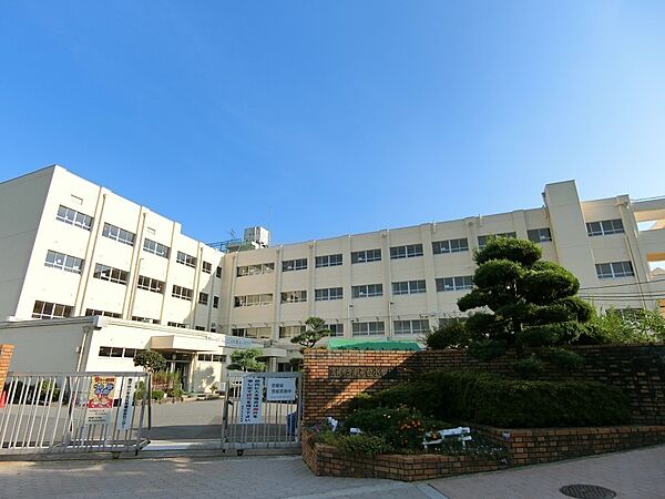 高槻市立南平台小学校