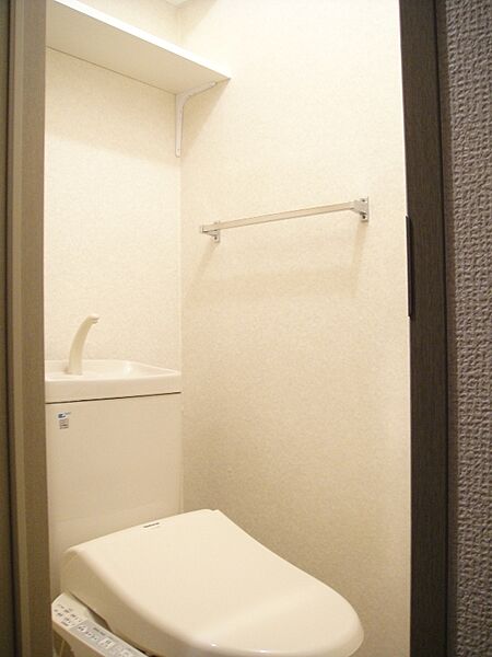 画像5:棚もあり使いやすいトイレです。