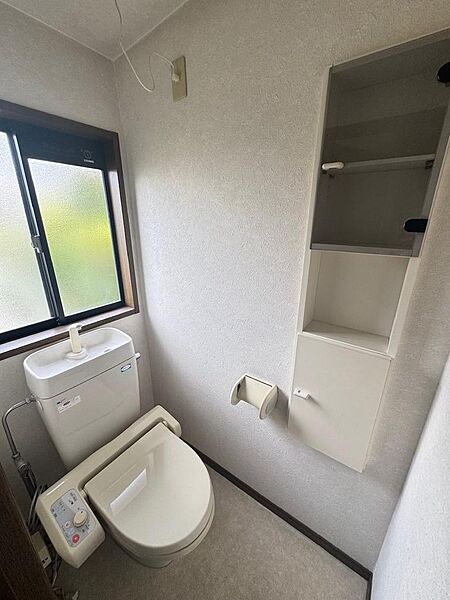 トイレに収納も完備