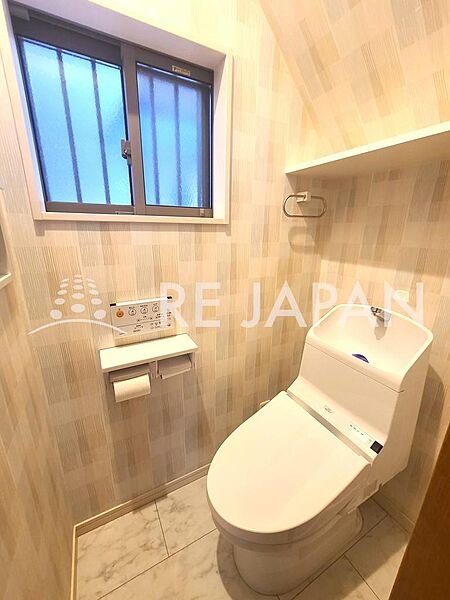 トイレは１階と２階の２カ所にございます♪こちらは１階のトイレです♪