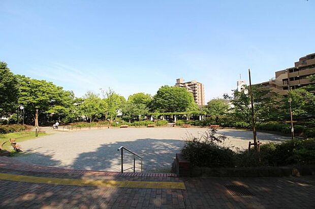 足立区青井ふれあい公園 430m