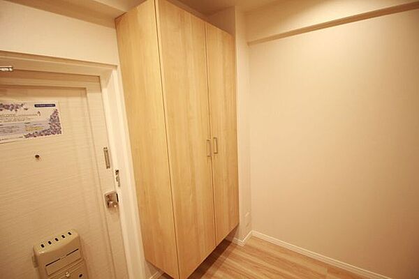 【シューズボックス】玄関には下足棚が付いており、ご家族みんなの靴もすっきりと収納できます♪