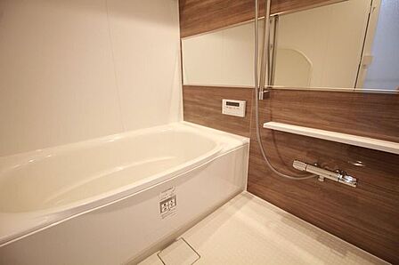 きっとあなたのバスタイムも特別な時間に変わるはず。一日の汚れとともに疲れを洗い流し、眠りに就く前の大事なリラックスタイムを演出。