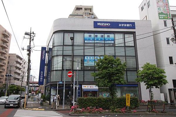 みずほ銀行　綾瀬支店 260m