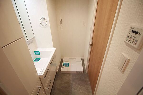 1日の始まりと終わりを心地よく演出してくれる、多彩な機能が備えられたパウダールーム。心地よいリフレッシュ空間です。
