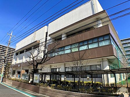 足立区立東和図書館 420m