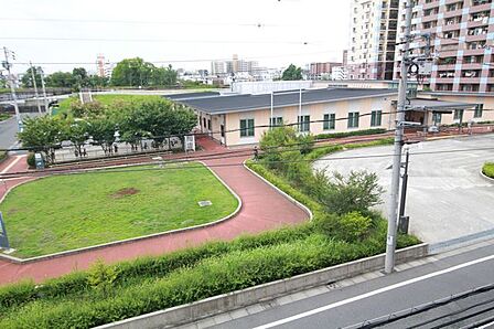 とても心地よい風が入ります。青空を眺めながら一息つける環境です。