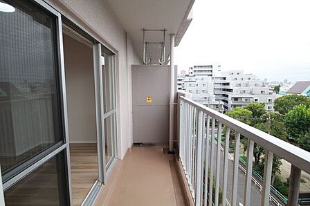 バルコニーから差し込む陽光・通風は、住環境・快適性と共に有り続ける貴重な「財産」です。