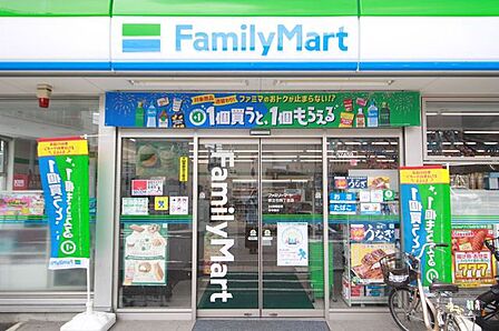 ファミリーマート東立石4丁目店 390m