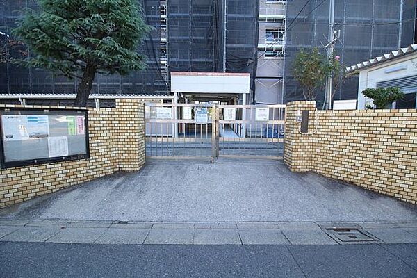 足立区立東伊興小学校 620m