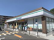ファミリーマート　奈良鶴舞西店まで1000メートル
