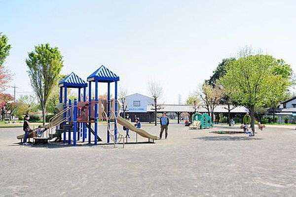 周辺：【公園】万願寺中央公園まで913ｍ