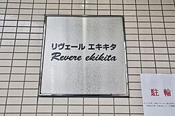 8 / 23