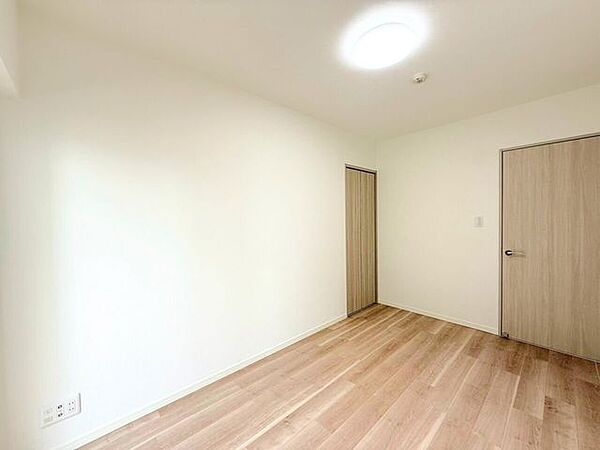 【洋室】家族構成やライフスタイルに合わせて使い方を変えることができます。さらに24時間換気システムがついており、いつでも新鮮な空気を取り入れることができる+外から菌・汚染物質などが入りにくい！