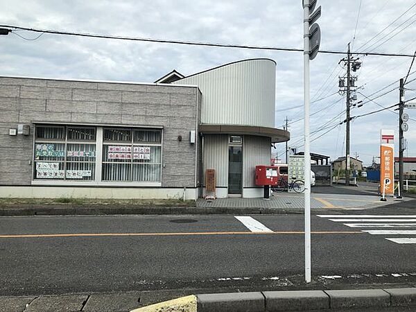 宮田郵便局【地域に根ざし、郵便・貯金・保険サービスに対応。駐車場もあり、日常の手続きやATM利用に便利な身近で頼れる郵便局です。】 680m