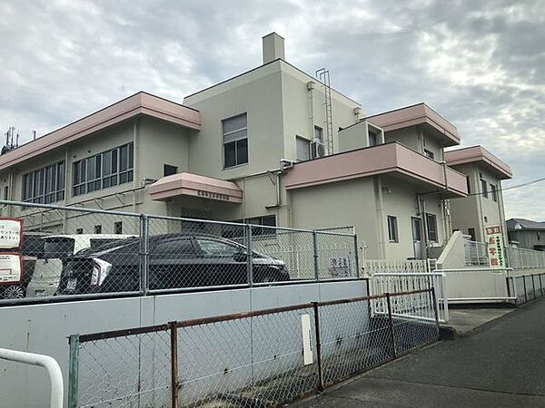 宮田保育園【住宅地の中に位置し、周辺には戸建て住宅が広がる落ち着いた環境。地域に見守られながら、安心して通園できる子育て世帯に身近な保育園です。】 1000m