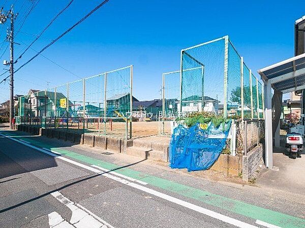 小日比野ちびっ子広場身近に公園・広場があり、お散歩や気分転換にぴったり。お子様の遊び場としても、家族でのんびり過ごす場所としても気軽に利用できます。 1230m