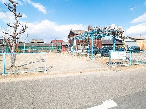 三出西ちびっ子広場身近に公園・広場があり、お散歩や気分転換にぴったり。お子様の遊び場としても、家族でのんびり過ごす場所としても気軽に利用できます。 190m