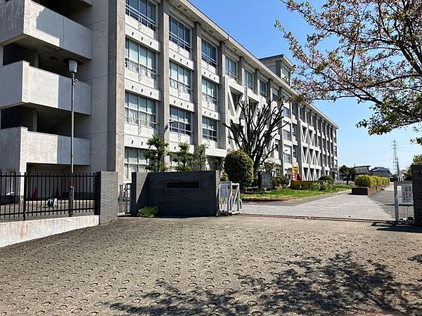 【大和南小学校】約230人規模の小学校。「笑顔いっぱい、未来を拓く子ども」を目指し、よく考える力や思いやりの心、健やかでたくましく生きる力を育む教育に取り組んでいます。 510m