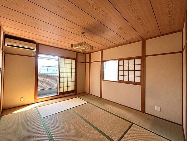 広々9帖の和室はくつろぎ空間や来客用にも最適。