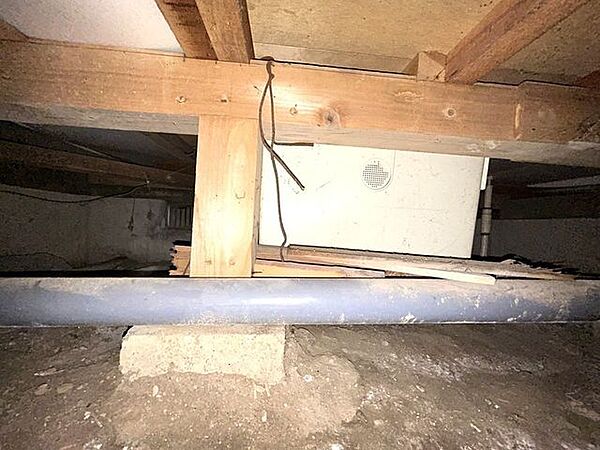 中古住宅の3大リスクである、雨漏り、主要構造部分の欠陥や腐食、給排水管の漏水や故障を2年間保証します。その前提でシロアリの被害調査と防除工事もおこないます。