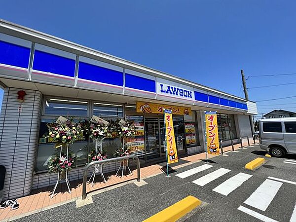 本庄市立本庄東 【コンビニ】ローソン 本庄寿二丁目店様まで約350ｍ（徒歩約5分）。すぐ近くにコンビニがあると急な買い出しにも便利ですね。